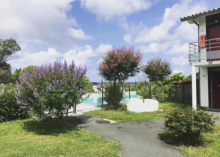 Bella Vista Guest Center Pays Basque
